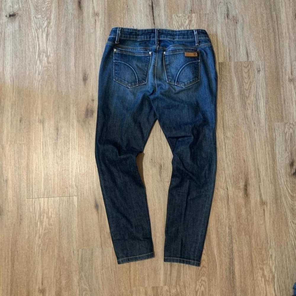 Joe's Jeans Women's Chelsea fit jeans in a size W 28.